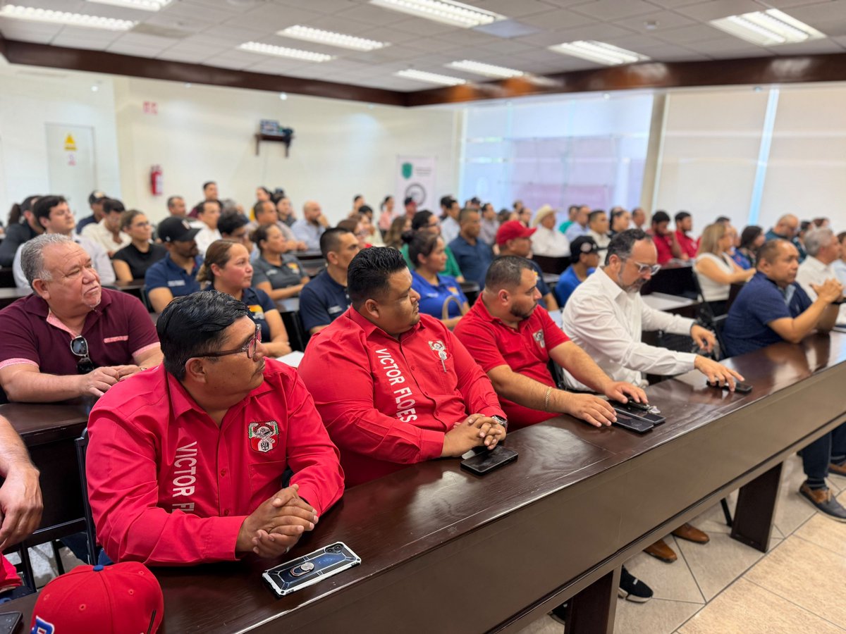 Luis_diazdeleon's tweet photo. Desde @SSPCMexico agradecemos a @CarrmeloJose19 director de La Casa de los Saberes Jurídicos en Hermosillo, Sonora, permitirnos participar en la conferencia “Hablemos de Justicia con… Prevención de la Extorsión”, realizada en el Auditorio de esta sede, a través de la Unidad Especializada en Combate al Secuestro y la Extorsión.

Esta actividad nos fue posible gracias a la @SCJN  y en colaboración con el Observatorio Ciudadano de Seguridad Pública, Capítulo Sonora con @PanchoVazqz  

Reconocemos la presencia e interés de integrantes de la comunidad jurídica, representantes del sector empresarial, miembros del Sindicato de Ferrocarrileros, del Sindicato de Telefonistas, de la CTC Sonora, personas juzgadoras, servidoras y servidores públicos del Poder Judicial, así como estudiantes y público en general.

Su participación nos permite fortalecer la cultura de la legalidad, la prevención del delito y la colaboración interinstitucional para construir una sociedad mejor informada y más segura. #TrabajoEnSeguridad 🇲🇽