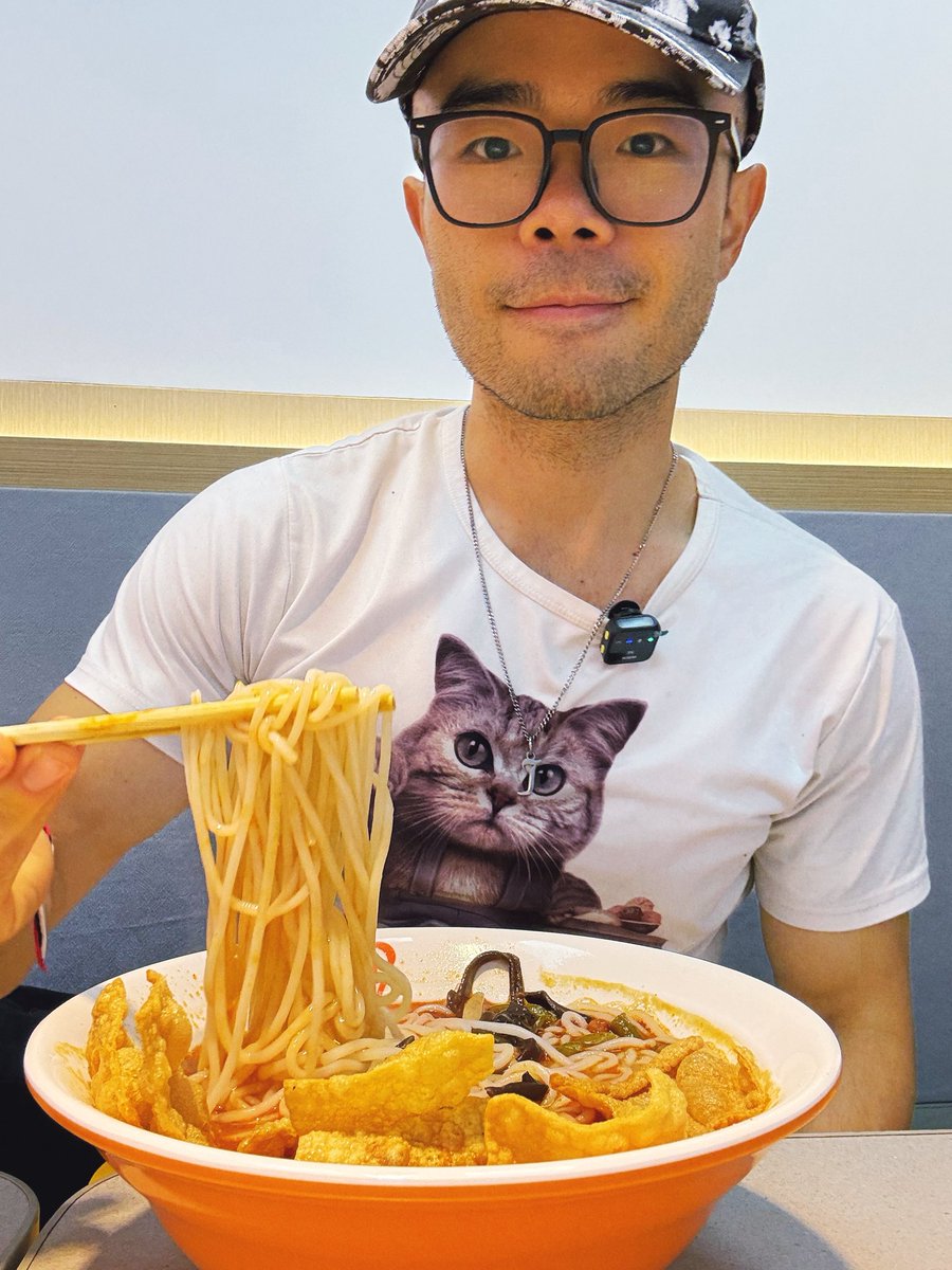 jer_licious's tweet photo. It comes standard with rice noodles, fried tofu skin, wood ear mushrooms, sour beans, sour bamboo shoots, peanuts and lettuce. The tangy sour soup is incredibly appetizing with a unique flavor profile.

#FoodieFind #foodiebeauty #foodie https://t.co/ydVCE7fQ8Y