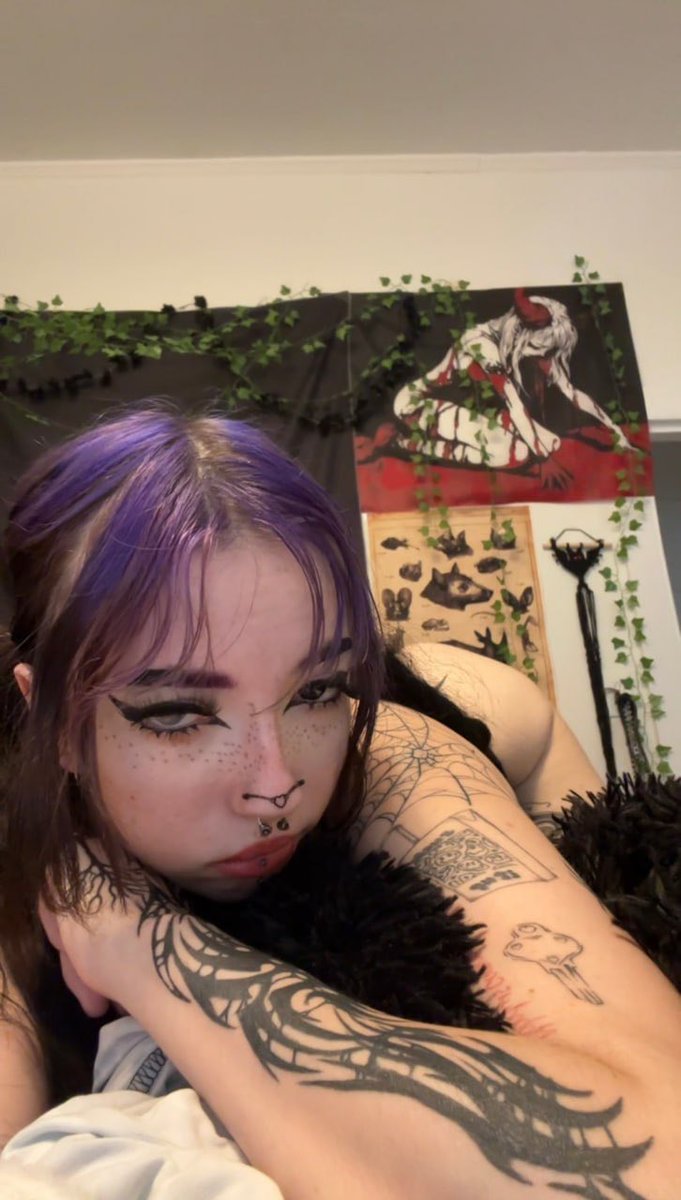 _evastellarxx's tweet photo. Stop dry texting, start dryhumping https://t.co/0ChXvbBSK7