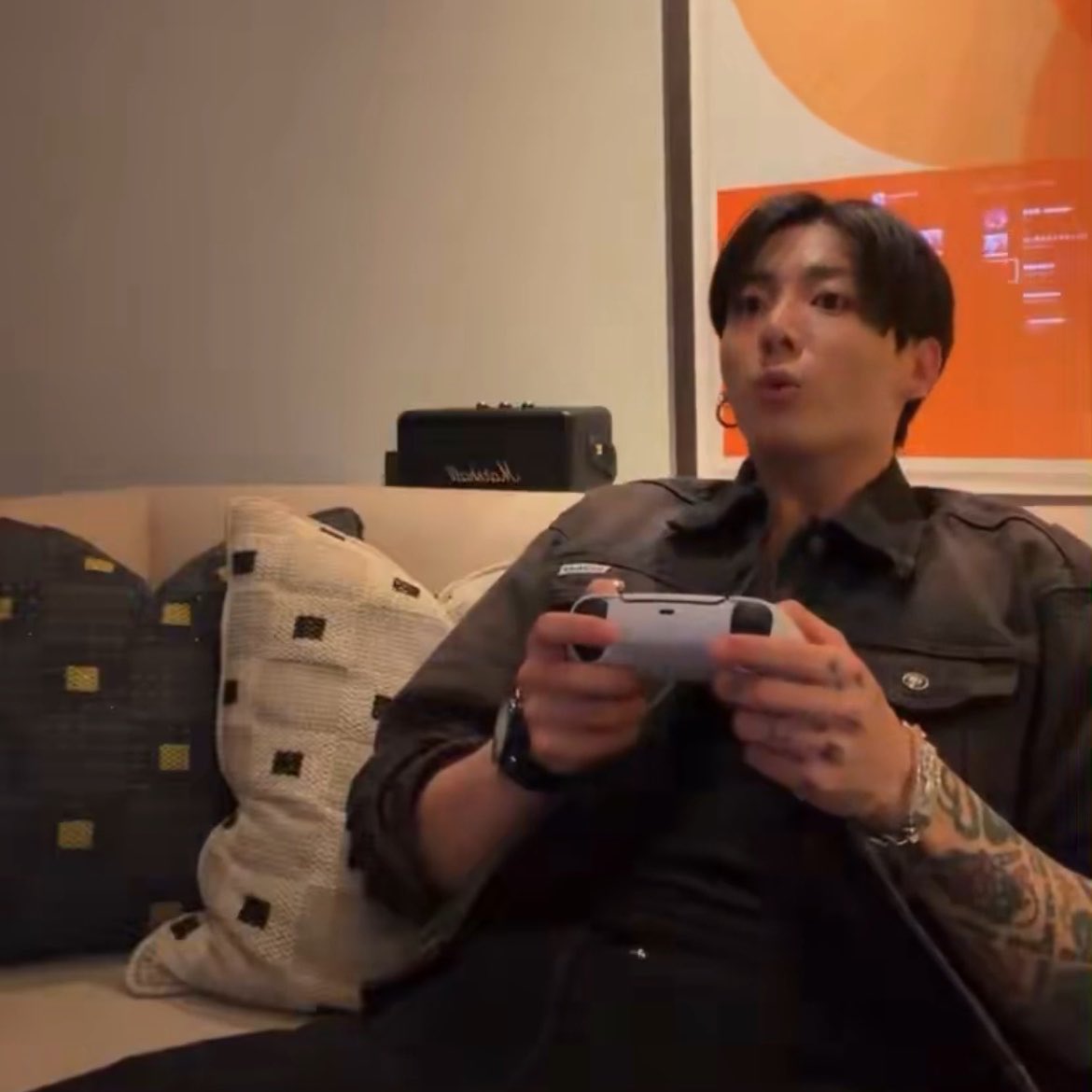 servcuntmin's tweet photo. jin bought him that ps5 and now he genuinely brings it every stop why am i crying https://t.co/22QGlb6ONf