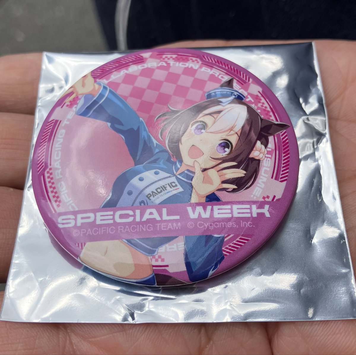 ayarin33's tweet photo. PACIFIC RACING TEAM COLLABORATION PROJECT × ウマ娘 
プリティーダービー アニメイト  交換
キャラ缶バッジvol.1

譲→スペシャルウィーク

求→カレンチャン　ライスシャワー 
　　ブエナビスタ

郵送希望です https://t.co/E2yy5zvb1P