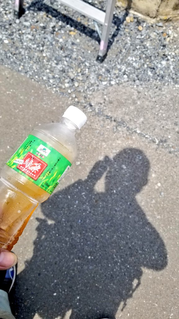 OS_tsunemi's tweet photo. 防犯灯の取り替え工事をやっていたら近所の方にお茶を差し入れいただきました！

ありがとうございます✨ https://t.co/z261XS9Kgr