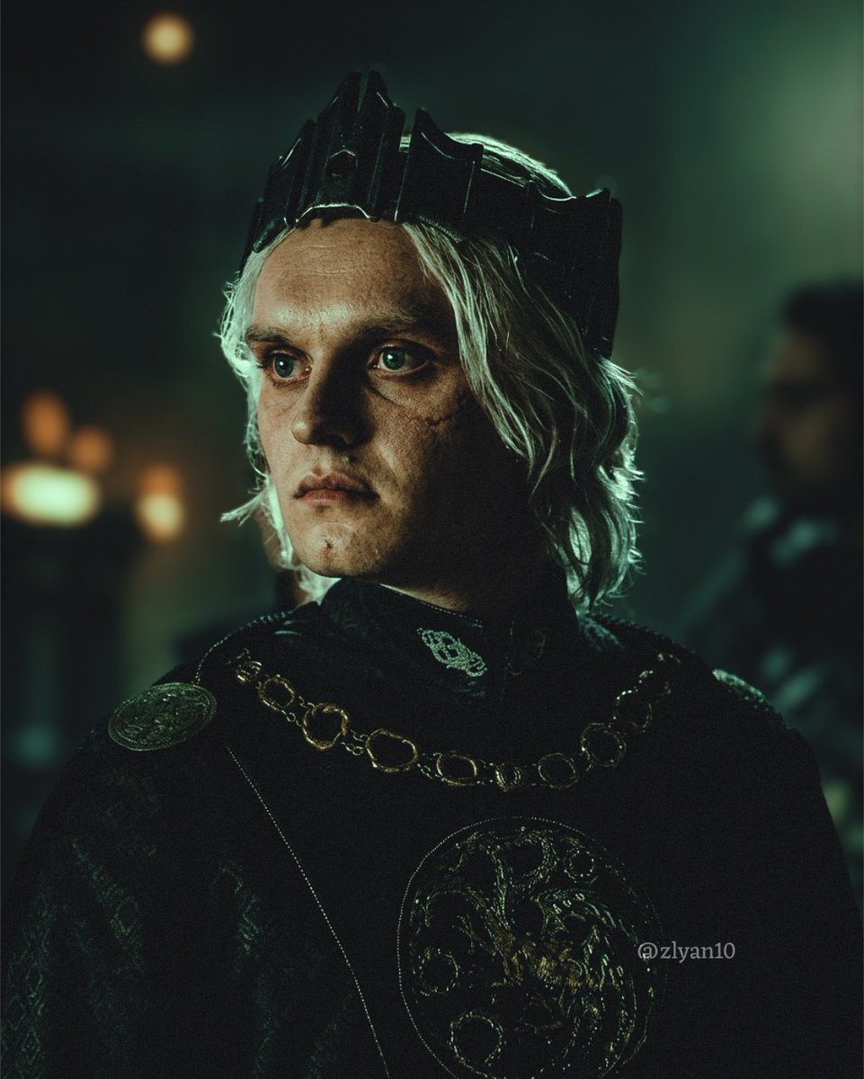 zlyan10's tweet photo. #HouseOfTheDragon 
Aegon of House Targaryen, Second of His Name, King of the Andals, the Rhoynar, and the First Men, Lord of the Seven Kingdoms, and Protector of the Realm. https://t.co/xpKWjXsowQ