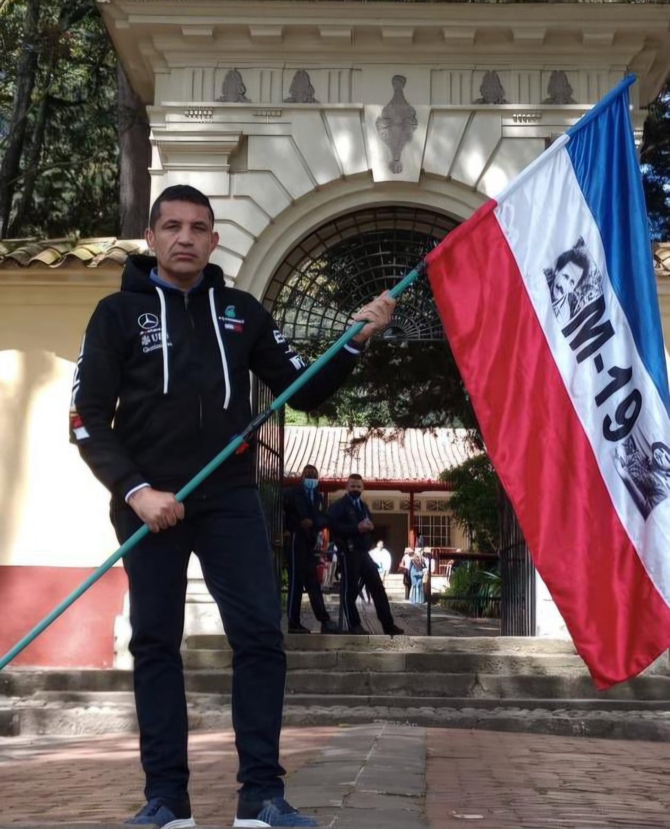 AlbertoGua17697's tweet photo. @SARGENTOCHALA (R.A.P.) Red de Antisociales Petristas, movimiento terrorista organizado por el malandro alias "sargento chalá" y cuya misión es desestabilizar el gobierno de nuestro Presidente Abelardo De La Espriella una vez que asuma el poder ya que no pudieron anular su elección 🐅🫡🇨🇴 https://t.co/D1siKZ9Szt
