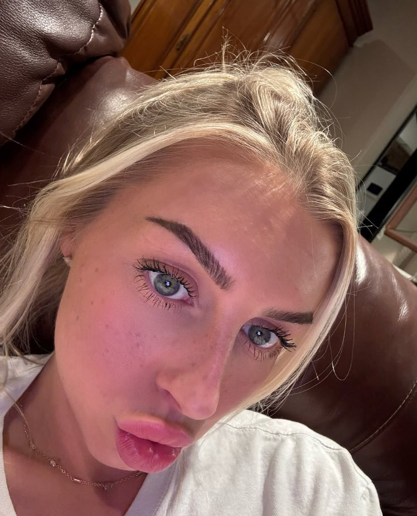 MadisonSkyyCuck's tweet photo. @Bellaluuuv_ Its @madison_skyxo https://t.co/R7WnRCWdBf