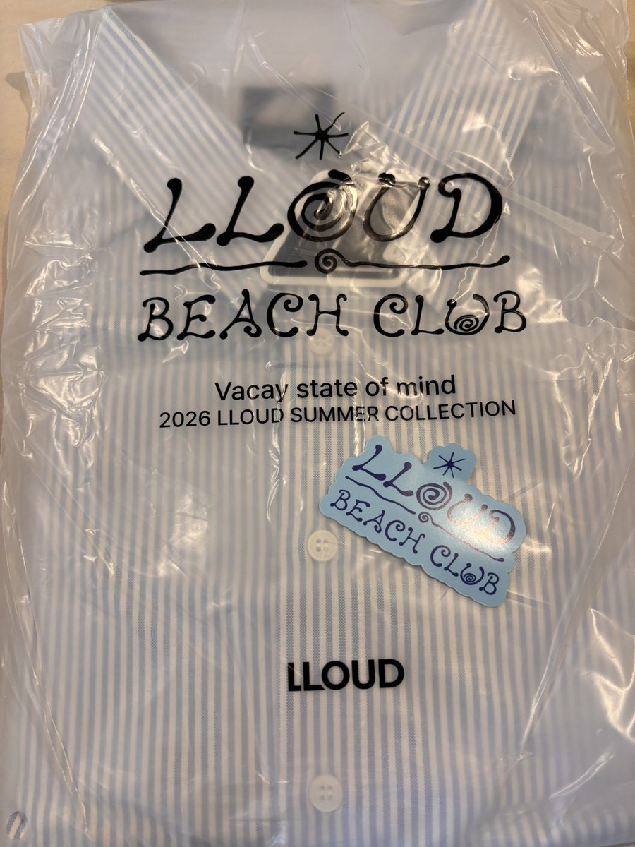 Raku96_BK's tweet photo. LLOUD BEACH CLUB 🏖️
青い爽やかなシャツ届いた！ステッカーも入ってる🫶

#LISA  
@wearelloud https://t.co/OG6QMF5qz1