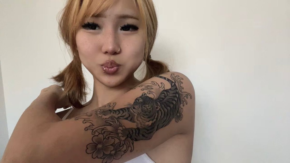 angelisawk's tweet photo. This how I’m posed up just to show off the tattoo #anythingforaura https://t.co/MaitlFUJ9d