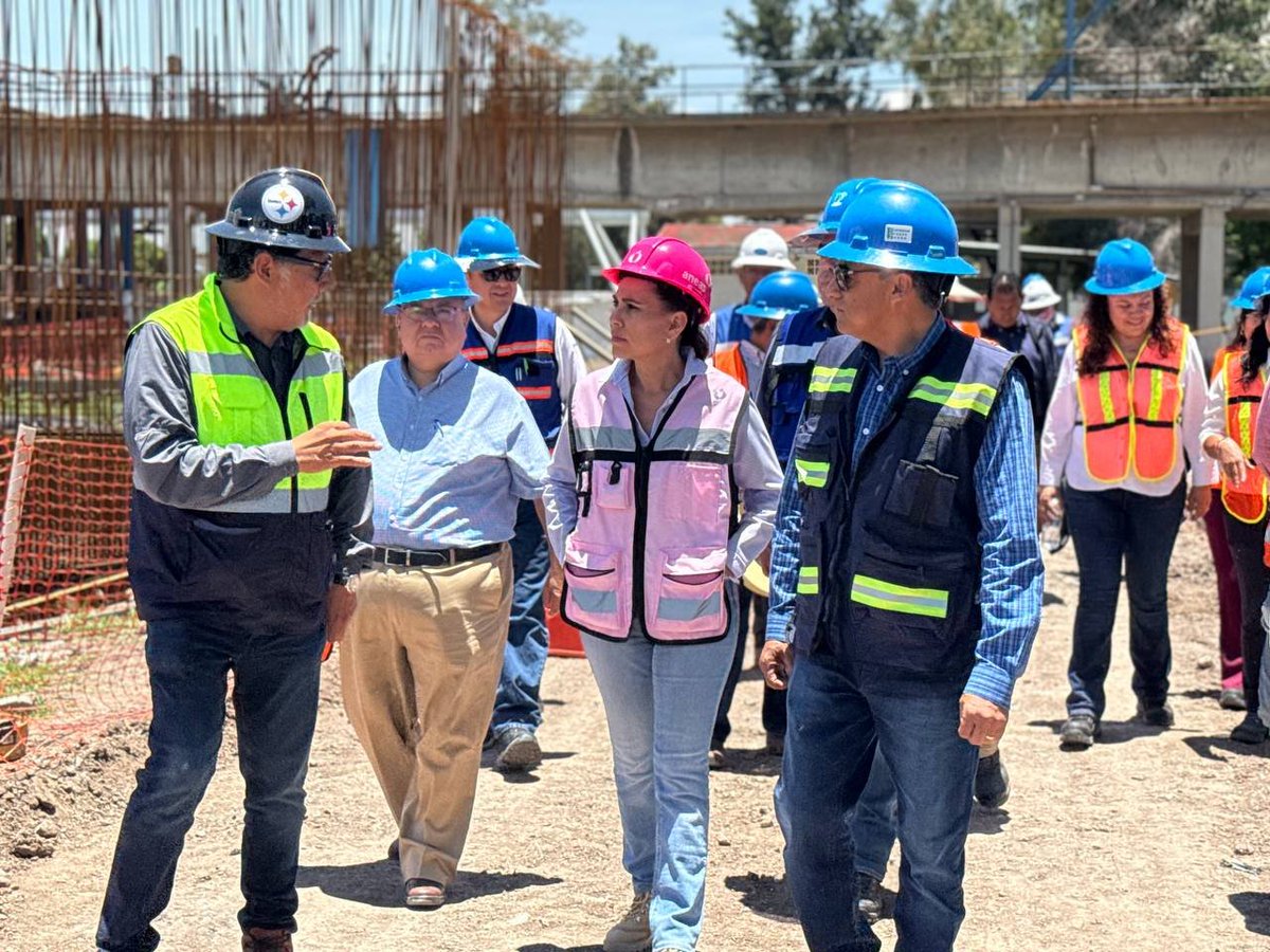 JAPAMIgob's tweet photo. Junto a la presidenta Lorena Alfaro y el Director General, Ricardo Holguín,  realizamos gira de supervisión de  proyectos hídricos que fortalecen a #Irapuato27

Seguimos trabajando para brindar más y mejores servicios.💧 https://t.co/XDGnJT7Y5l