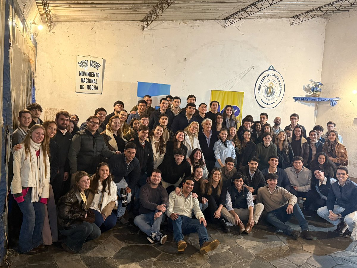 RevetriaGabriel's tweet photo. 190 años del @PNACIONAL no son por casualidad sino por causalidad. 

Gran parte de esa suerte la jugamos en la renovación permanente y en el intercambio con referentes que mantienen viva la llama. 

Gracias Presidente Lacalle Herrera por acompañarnos. Adelante! 🇺🇾 https://t.co/jRcfn5xom8