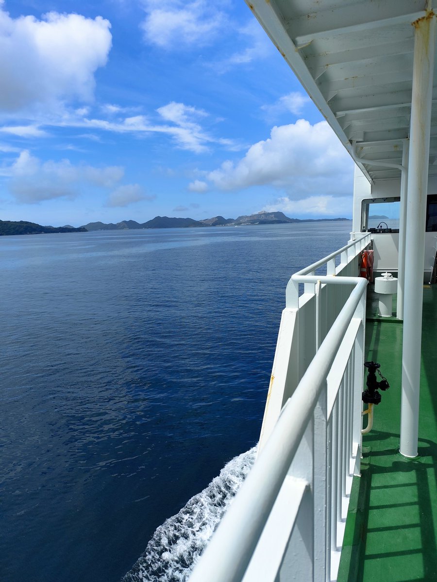 reena_genso's tweet photo. 船〜好きだから、結構いっぱい乗ってきたけど〜
長崎の海だったかの時は船からトビウオ飛んでるの見えたの大興奮やったなぁ🤣🤣
…って思い出すぐらいには、海上変化乏しい瀬戸内です🪼それで〜もいいい〜🎶🤽🏻‍♀️ https://t.co/BpPf2810kG