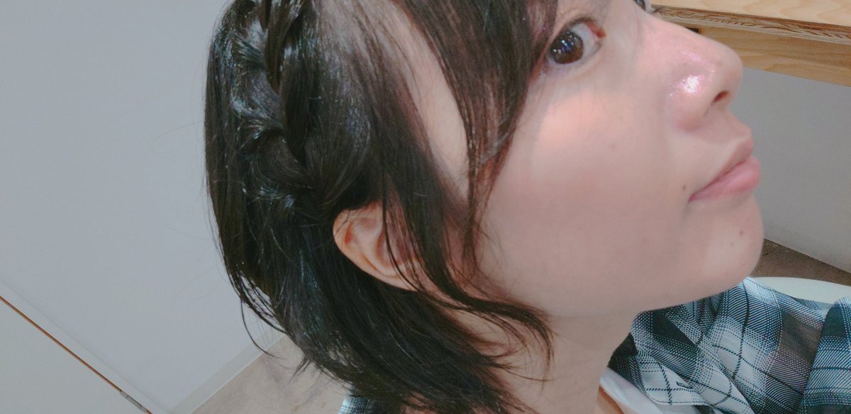 gin_ookami2525's tweet photo. お母さん待ってる間に編み込み〜してもろた( *ˊꇴˋ) https://t.co/SUbdoHevl3