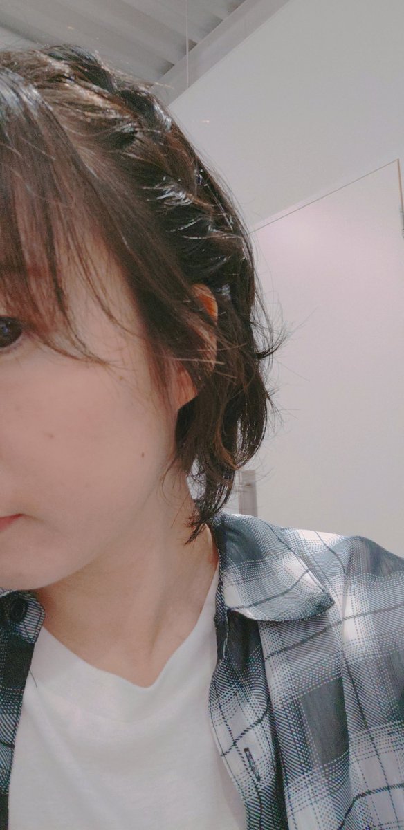 gin_ookami2525's tweet photo. お母さん待ってる間に編み込み〜してもろた( *ˊꇴˋ) https://t.co/SUbdoHevl3
