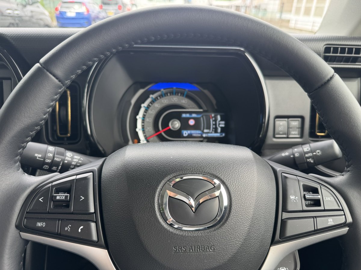 96ro's tweet photo. #ドラプレ 
代車はハスラーのマツダ版👍

去年に続きドラプレミーティングの前日にディーラーさんに😌

去年はもらい事故修理、今年は12ヶ月点検😆
ということでコンディション調整はバッチリ👌

あとは天気！ https://t.co/3IffofG3Cu