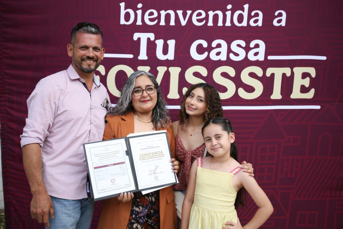 jabnelym's tweet photo. En nuestra visita por La Laguna, entregamos constancias de crédito liquidado a trabajadores al servicio del Estado en #Torreón. La solucion de los créditos impagables es parte del Programa de Vivienda para el #Bienestar del Gobierno de México que encabeza nuestra Presidenta @Claudiashein . En el @FOVISSSTEmx trabajamos para recuperar la relación con la derechohabiencia con cercanía, trato digno y justicia social. 💜