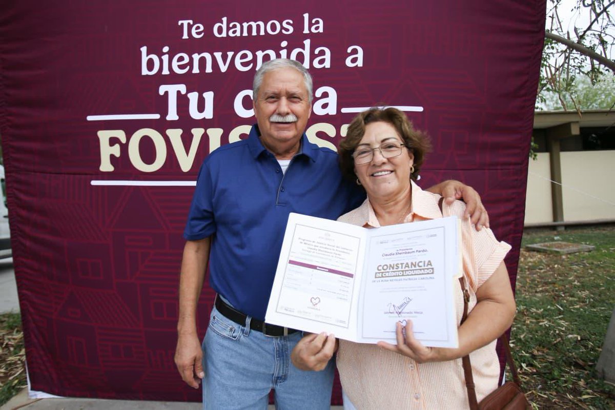 jabnelym's tweet photo. En nuestra visita por La Laguna, entregamos constancias de crédito liquidado a trabajadores al servicio del Estado en #Torreón. La solucion de los créditos impagables es parte del Programa de Vivienda para el #Bienestar del Gobierno de México que encabeza nuestra Presidenta @Claudiashein . En el @FOVISSSTEmx trabajamos para recuperar la relación con la derechohabiencia con cercanía, trato digno y justicia social. 💜