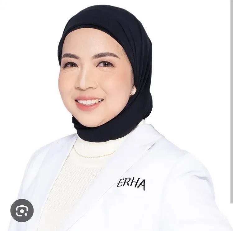 kelas_writing's tweet photo. Satu unggahan dari seorang karyawan bisa memengaruhi reputasi brand yang dibangun selama bertahun-tahun.

Kasus Amanda Zahra dan seorang dokter yang bekerja di Erha menjadi pengingat bahwa digital marketing tidak hanya tentang SEO, ads, atau konten.

Salah satu aset marketing terbesar sebuah brand adalah manusia yang bekerja di dalamnya.