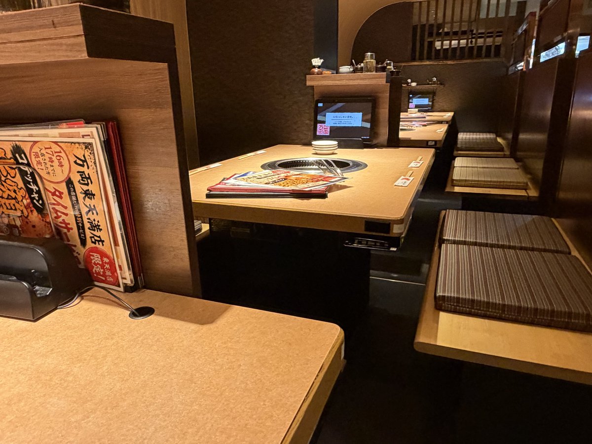 toriton0719's tweet photo. 焼肉を食べに万両東天満店に行きました。この店は綺麗で好きです。3人でガッツリ食べて16,000円。大阪プレミアム商品券のおかげです。要予約です。
＃万両東天満店
＃焼肉
＃大阪プレミアム商品券

https://t.co/zj48IogwDU https://t.co/KDbM5eYB24