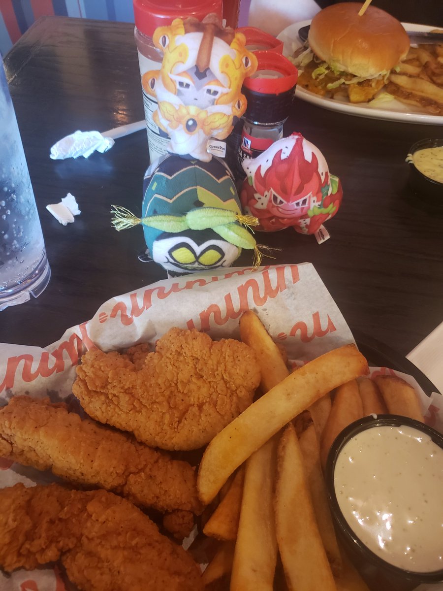 SourAppleArchie's tweet photo. Wow.. Birthday Was amazing... Thank you so much..... We All had a Great dinner. @redrobinburgers ❤ https://t.co/hXX8BpWNUs
