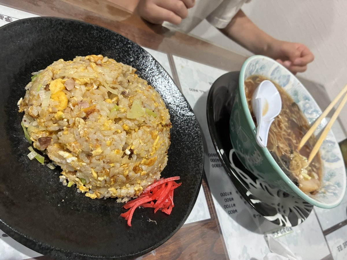 Kcurelight's tweet photo. 家族で新潟市西蒲区にある「肉麺酒場えぇ伍」に行ってきました！
1番人気のスーパー納豆味噌も限定麻婆麺もチャハーンもみんな旨し(　ﾟдﾟ)ﾝﾏｯ!
 #肉麺酒場えぇ伍
 #新潟グルメ #ラーメン https://t.co/ZPZk8zI0V8