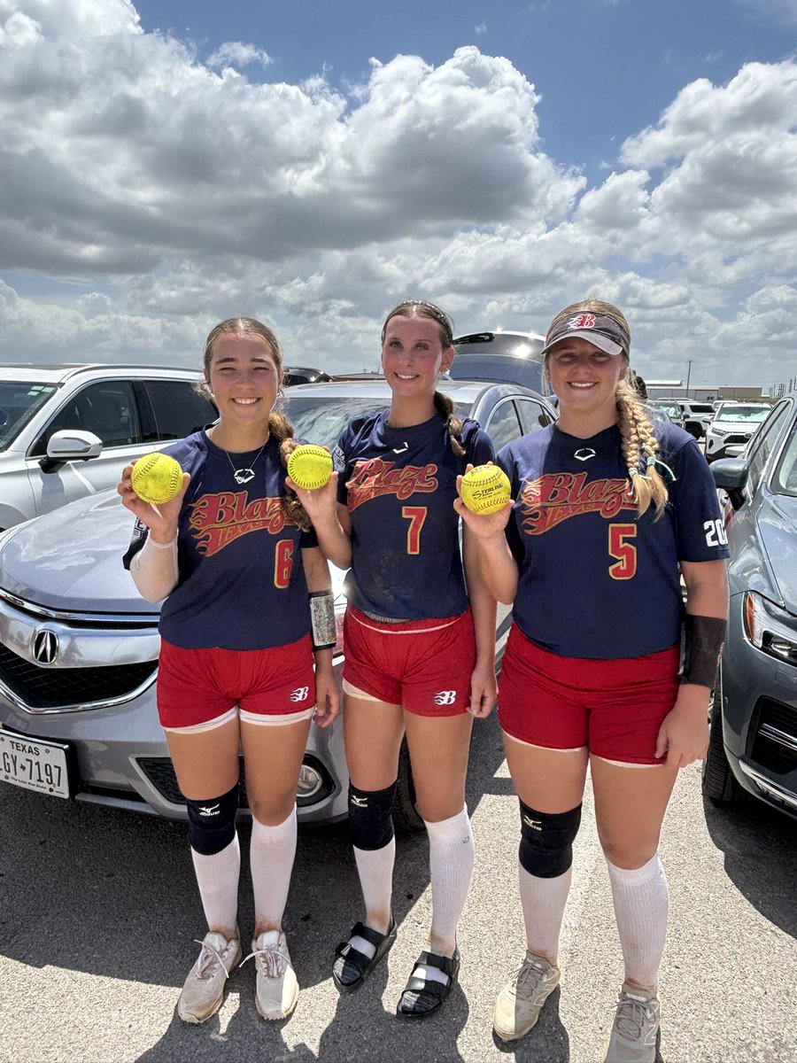 TXBlz16uGoldFut's tweet photo. We don’t spend time chasing perfection, especially in this game, but sometimes things line up just right and it finds us! Combine perfect game to steer the day today @Madi_Fletcher_7 @hanna29640 @BaileyK2028 Full team effort!! @BlazeFastpitch https://t.co/GURCWQRGFv