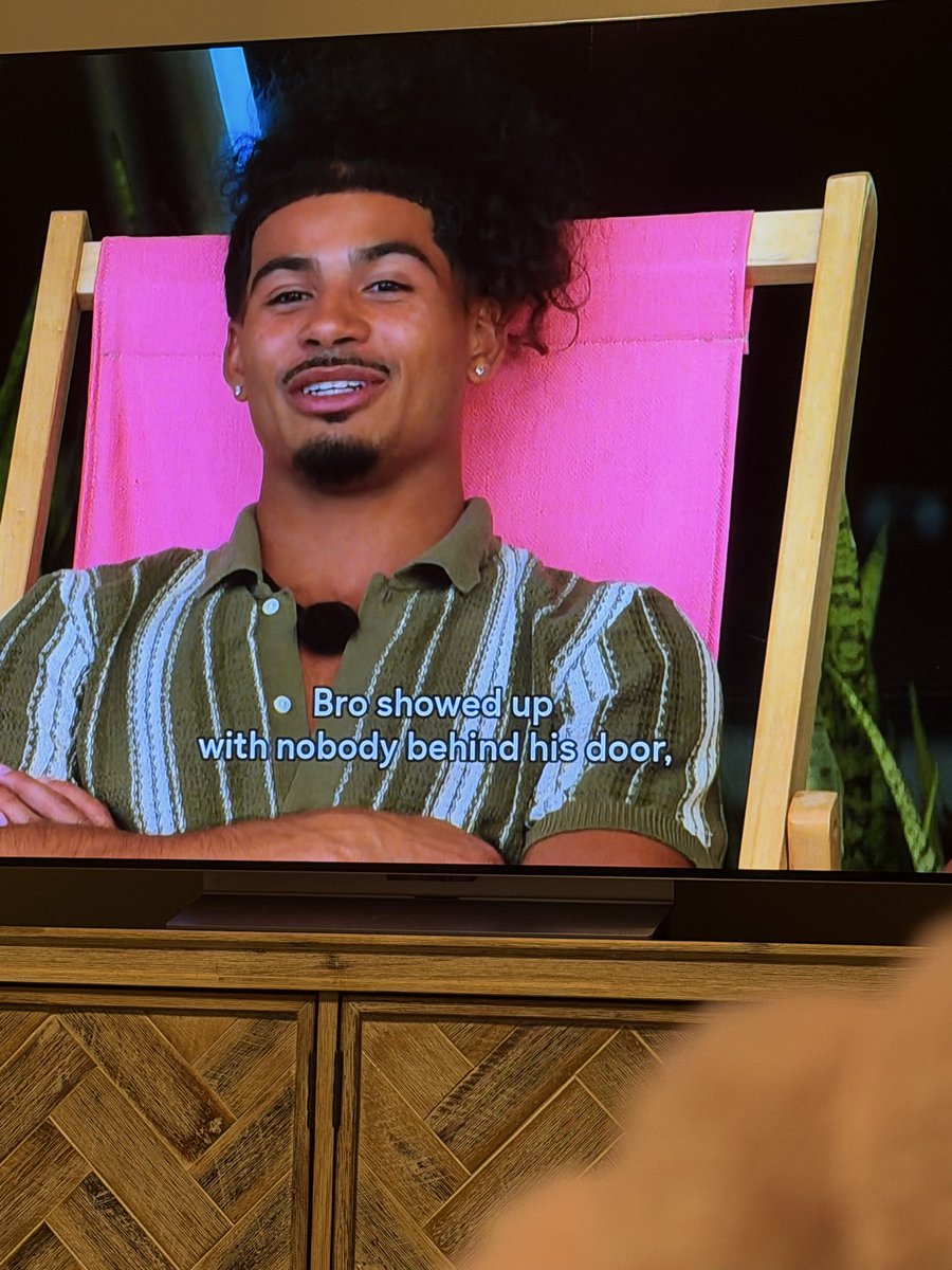 iReadHead's tweet photo. If America knew how to vote for Melanie and sincere, they wouldn't still be on Love Island, they  crucified Kenzie for something Sincere did honestly, it was worse but oh well, it's always the double standard between men and women. Bye. #loveisland https://t.co/ie1ar7PjT4