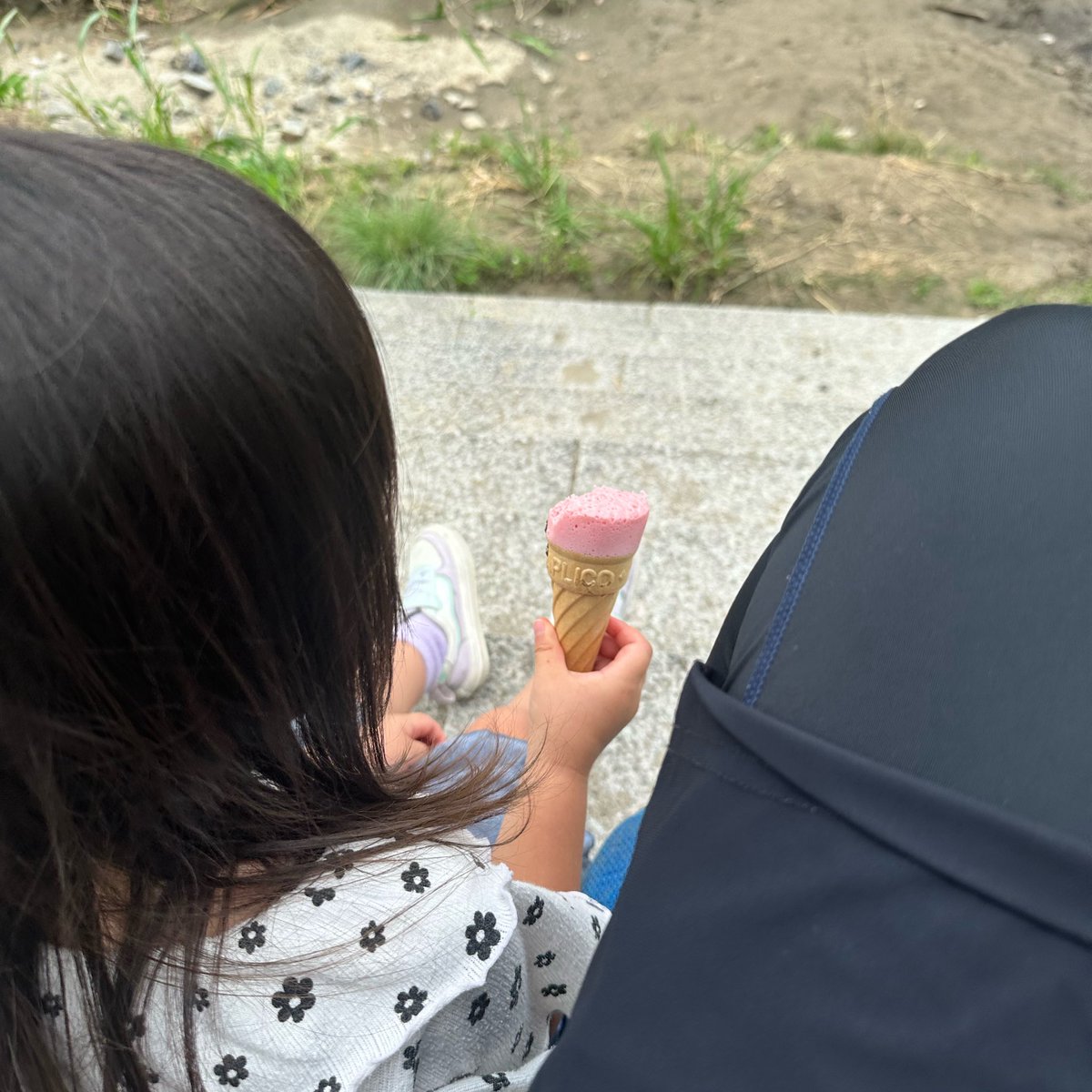 i_am_onegi's tweet photo. おはよー！

妻が仕事なので子供たちと近所の川に。

俺は朝食🙄 https://t.co/Bgn1Me6BwH