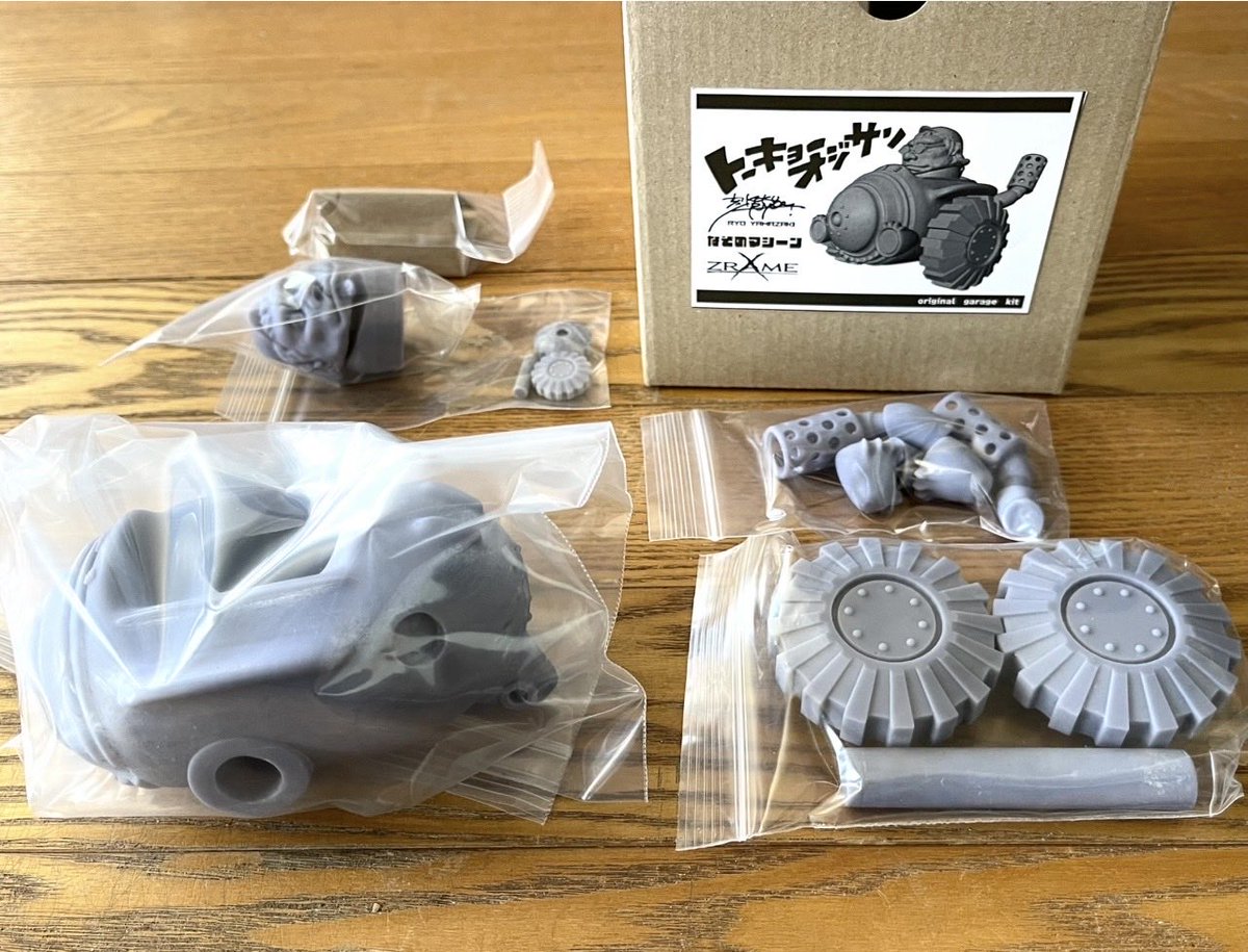 ZrameW's tweet photo. 「トーキョーオジサン　なぞのマシーン1号」
オシャレなフィギュア、トーキョーオジサン。
なぞのマシーンシリーズは使用目的が謎の乗り物です。操縦者が目的をつくるのです。
ワンフェス2026夏　ZRAME卓番3-22-14にアメちゃんと参加します。
#wf2026   #tokyo #ワンフェス2026 https://t.co/KSR4CeFEaB