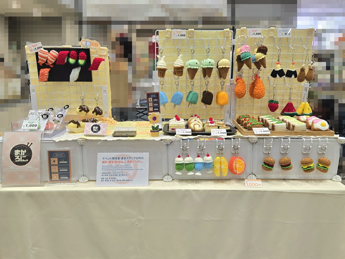 macaroni_ni's tweet photo. #HMJ 設営完了しております！

美味しそうで可愛い食べ物の形のあみぐるみ、たくさん持ってきました！

皆様とお会いできるのを楽しみにしております🍽😋
#handmadeinjapanfes https://t.co/eGXbiDMP3u