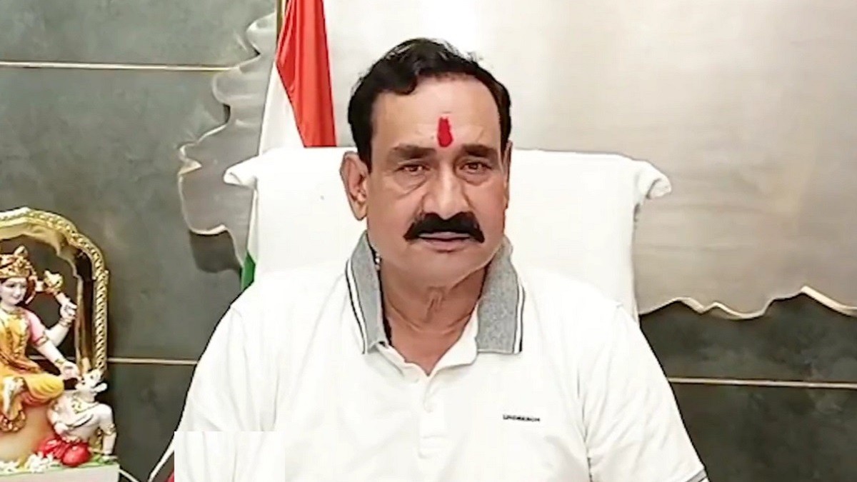Singh3211877485's tweet photo. 6 बार विधायक पूर्व ग्रह मंत्री नरोत्तम मिश्रा का BJP ने टिकट काट दिया

दतिया मे 2023 मे 7500 वोटो के अतर से हारने के बाद इनका पार्टी में दवदवा कम हुआ

पूर्व ग्रह मत्री होने के बाद भी इनका टिकट काट दिया

BJP को नरोत्तम मिश्रा से क्या खतरा है mla तक नही बनाना चहती है...open news https://t.co/Ya6rGmMYoB