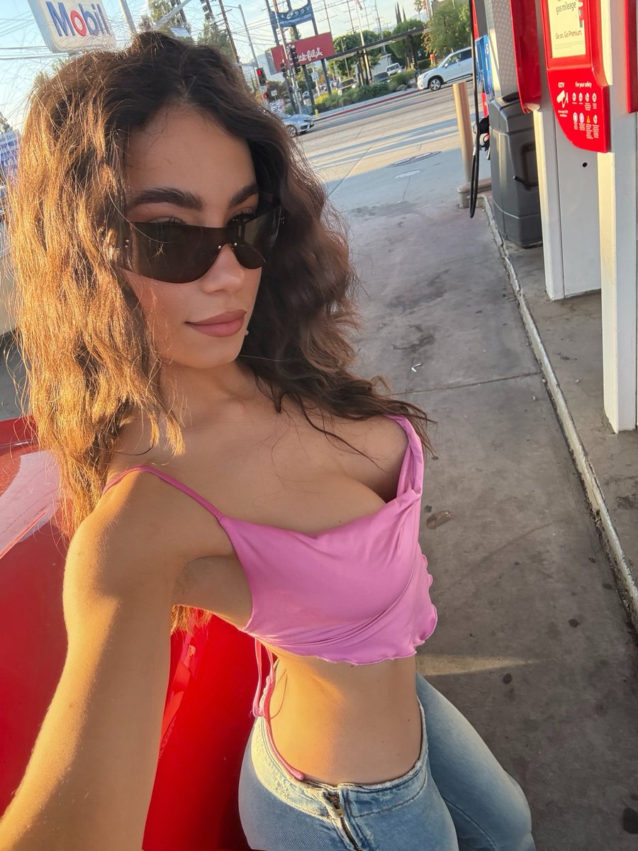 elebertolireal's tweet photo. But first, let me take a selfie 🤳 https://t.co/daSAPNO2BK