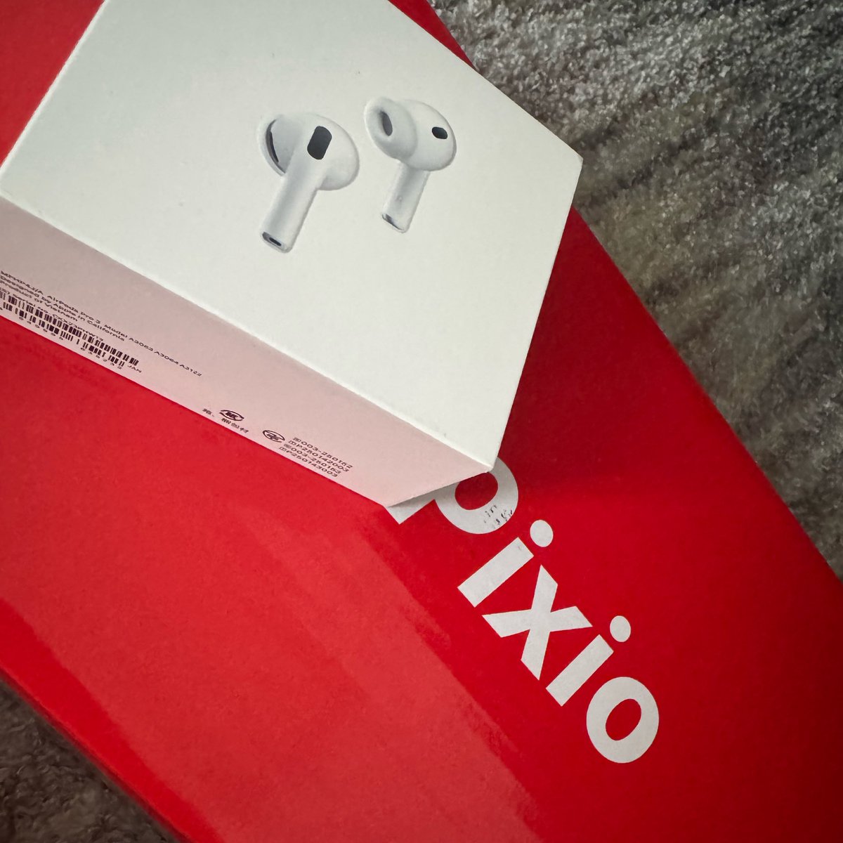 suny_wa's tweet photo. とりあえず本日の分届いた！！
AirPods Pro3は今年中に買おうと思ってたからよかった！今使ってる初代君はノイキャン使えなくなっちゃったから世代交代だ https://t.co/xb4aLrbi2C