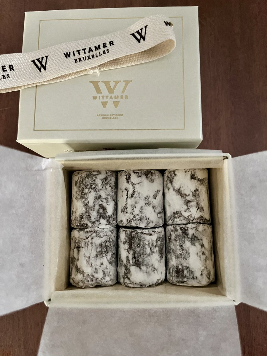 teterechee's tweet photo. ヴィタメールの生チョコ、百貨店寄っても売り切ればかりなのに夫が仕事帰りに寄ったらあったらしい🥰
やった〜夫ありがと🥰
今はなき？名古屋のサティー(ショッピングモールじゃなく店名)の生チョコに似ているような…satie何故なくなったの🥲父が毎年バレンタインにsatieのチョコ貰ってきてたなぁ… https://t.co/oKWcuCuIvG
