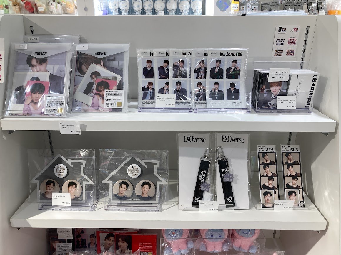 animateIS's tweet photo. ✨#EXO 商品情報✨

・2025 EXO FANMEETING OFFICIAL MD
・2026 EXO SEASON'S GREETINGS MD
絶賛販売中です！

また各メンバーさんのソログッズもご用意しております✨

本日開催のLaLa arena公演に併せて、EXO-Lの皆さまのご来店お待ちしております🌟

#엑소 #weareoneEXO #EXOverse #WITHMUU https://t.co/BlSfUrY1FO
