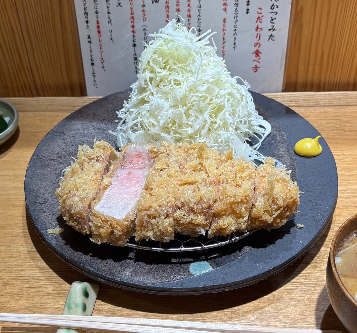 oking_nobb's tweet photo. 7/11

いつもありがとうございます

11時ー夜中1時ラストオーダー

雷 北松戸本店リニューアル㊗️

お並びのお客様お冷ご用意しており〼

スタッフまで🙏

本日も一歩一穂、感謝を込め

元気よく前を向いて参ります

とんかつとみた

とみたリブロース最高です😍

福留さんいつもあざます🙏 https://t.co/CeEhkw98ov
