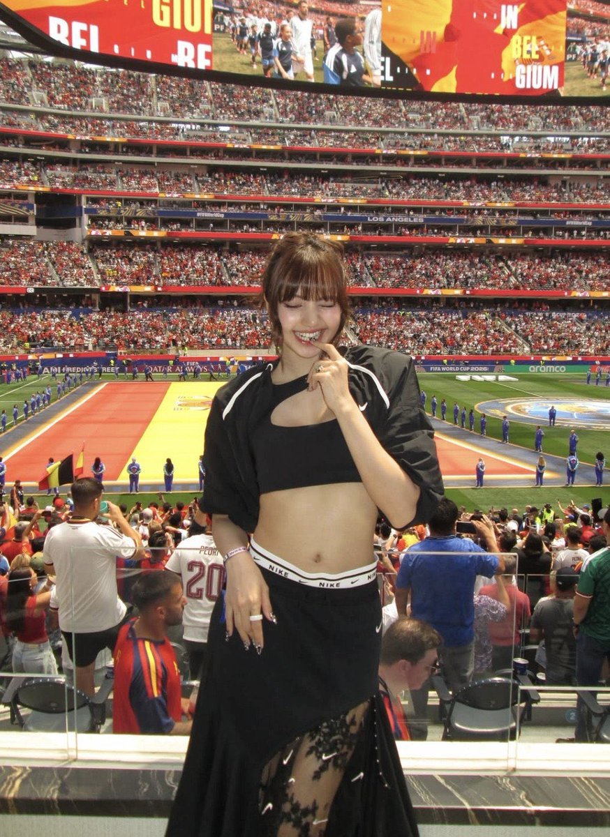 lalisamgger's tweet photo. LISA enjoying the football match today 😍😍😍⚽️ https://t.co/GaqG7iUYkm