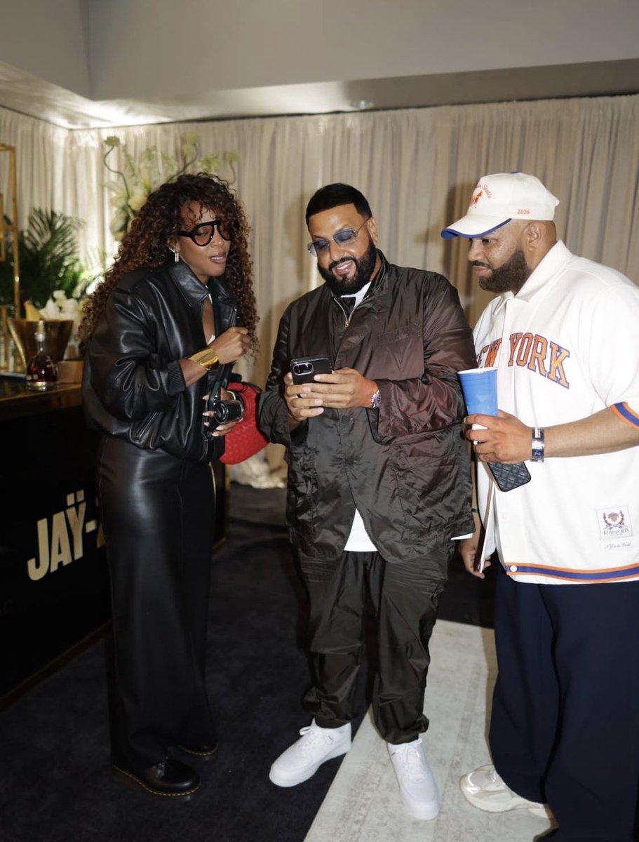 shaybeykelly's tweet photo. Kelly backstage at her Brother Jay Z yankee stadium show tonight in New York 🖤 https://t.co/Qyu6iQI5He