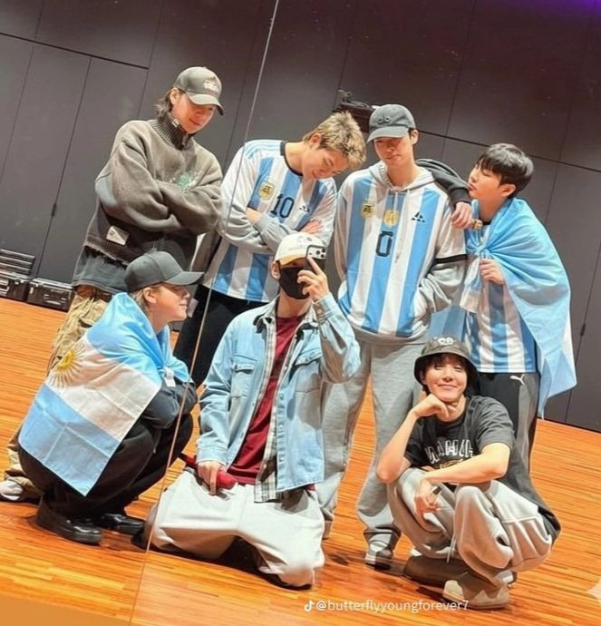 danngpoo's tweet photo. ✧——⊹ ࣪ ˖ 𝜗𝜚 ⊹ ࣪ ˖——✧

En busca de #mutis que no tiren odio a mi país.
+17 yrs.
Only Army (ot7)
Soy buena onda, flasheo confianza rápido, no importa que seas multi, no muerdo.

                                 ─୨୧─
#argentinatwt #argtwt #kpoptwt #fangirltwt https://t.co/FtrD2oCxWq