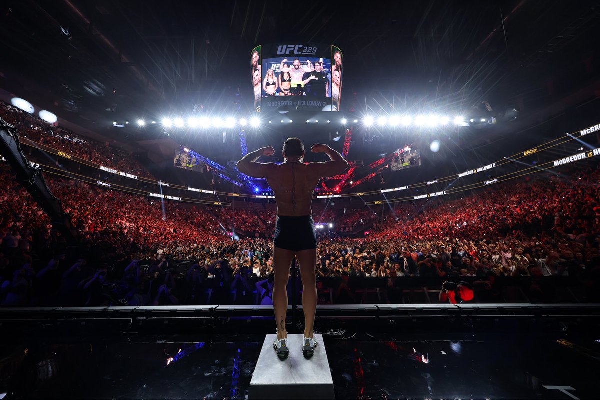 uncrownedcombat's tweet photo. It’s been a while since we’ve seen a weigh-in like this 🤯 #UFC329 https://t.co/SaVEDPPZ6f