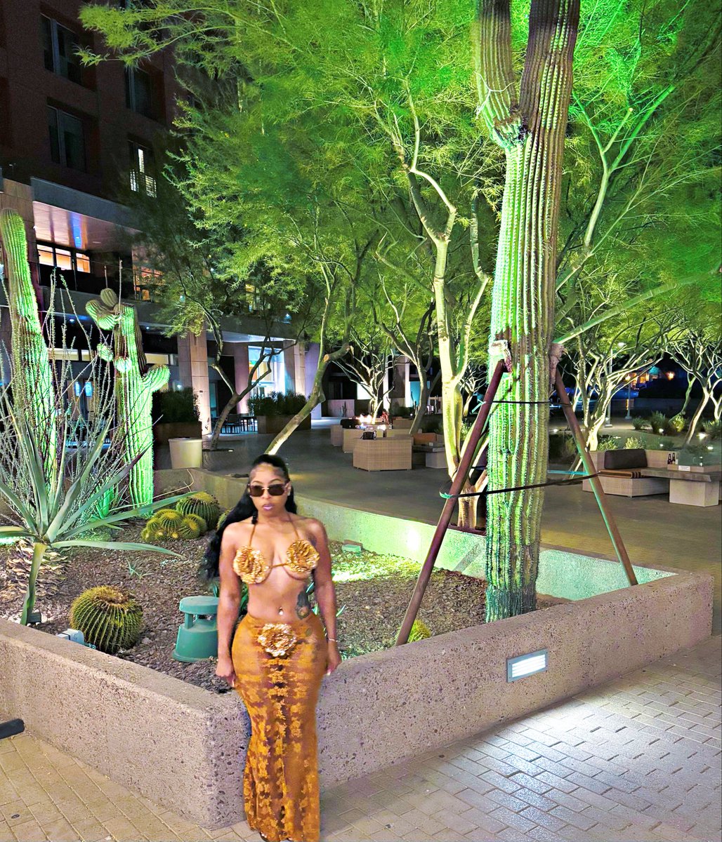 MayaM___'s tweet photo. My birthday in AZ 🌵🏜️🎈🎉 https://t.co/UQHKGOE6ha
