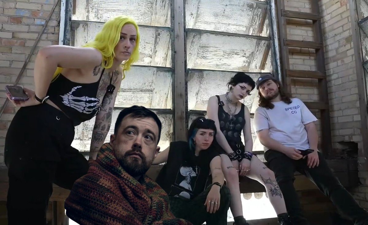 JOJOsaysbreee's tweet photo. you up for another 12 hours of ghost hunting? 
we dropping the next hot alt rock album. 

we’ve been going for 6 hours but i forgot to post. 
https://t.co/Pz3s0hBSEe https://t.co/OWtXbZF8mM