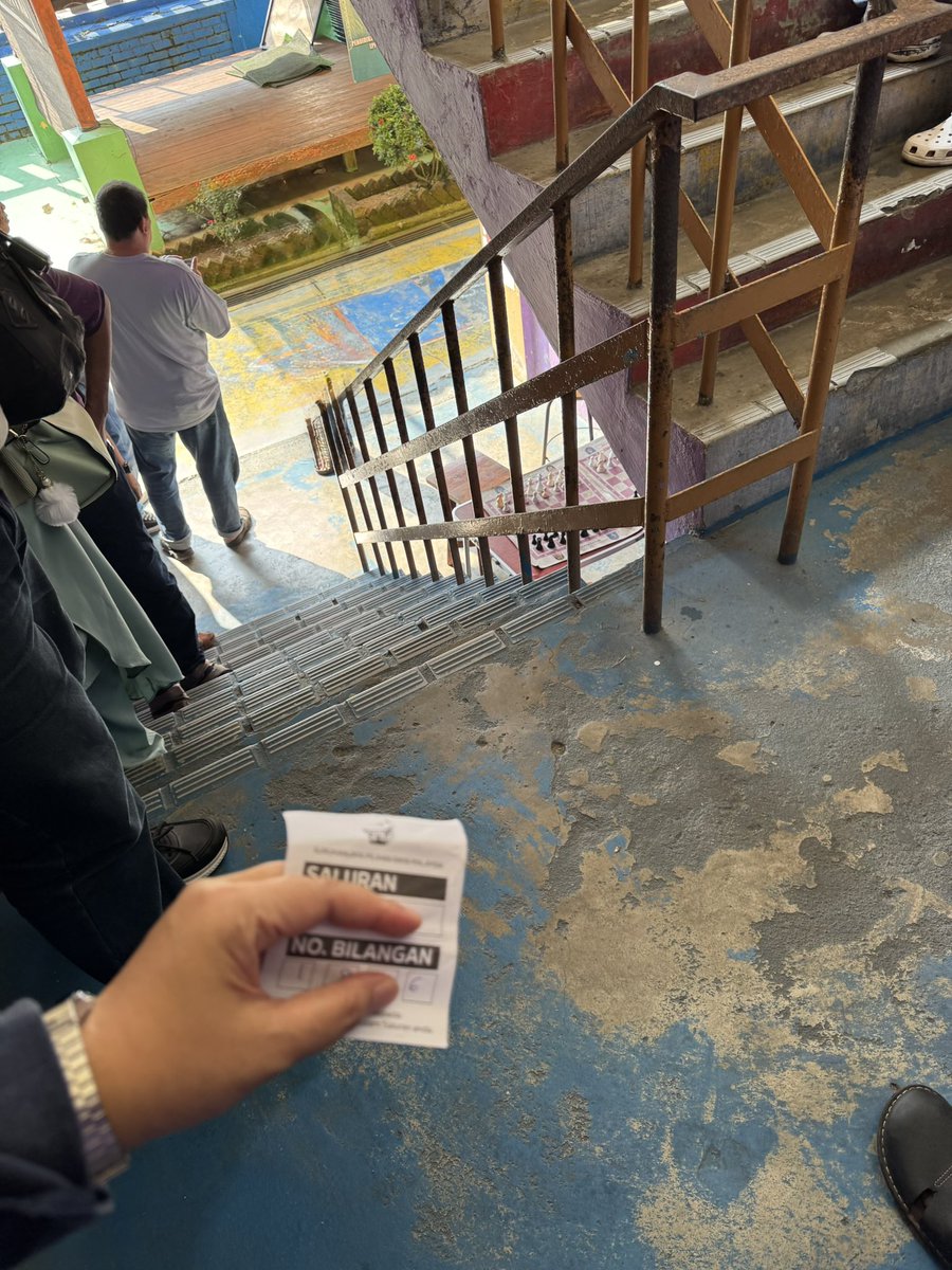 YattdGreatest's tweet photo. Tau tak. Itu nampak ground kan? Haha. Saluran aku, tingkat 3. Ni line beraturnya. Ya saya datang tak ikut waktu saranan. 😅 https://t.co/rOItMHMxK5