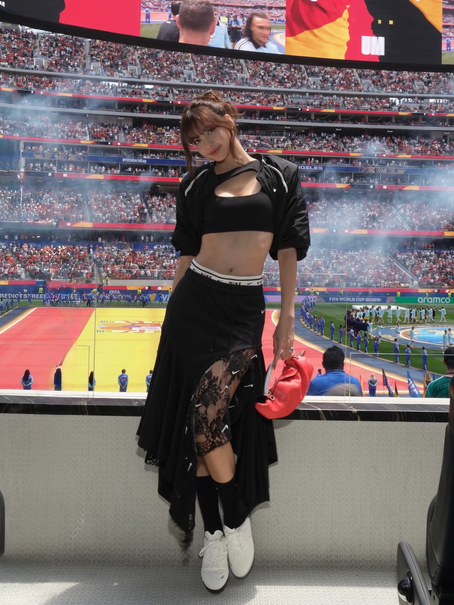 lalisabrasil's tweet photo. LALINSTAGRAM | Atualização de LISA em sua conta (lalalalisa_m) (1/3)

“Só estou aqui pela história ⚽️”

#LISA #리사 #ลิซ่า #LALISA @wearelloud https://t.co/u68RcywN5E