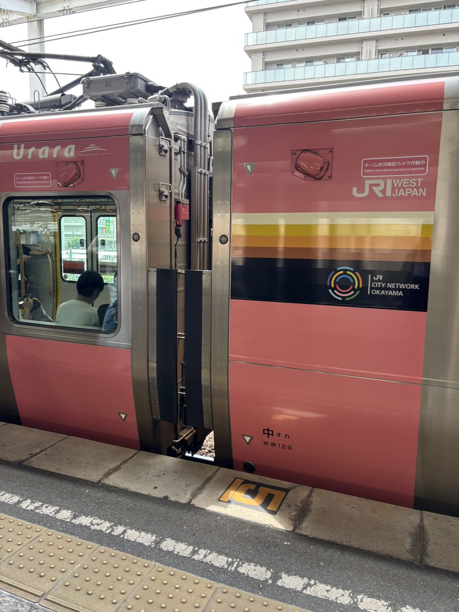 ryohkstmin's tweet photo. 在来線乗車！
同じ西だから車内はほとんど日常風景と変わらない笑 https://t.co/VTerFAfBl2