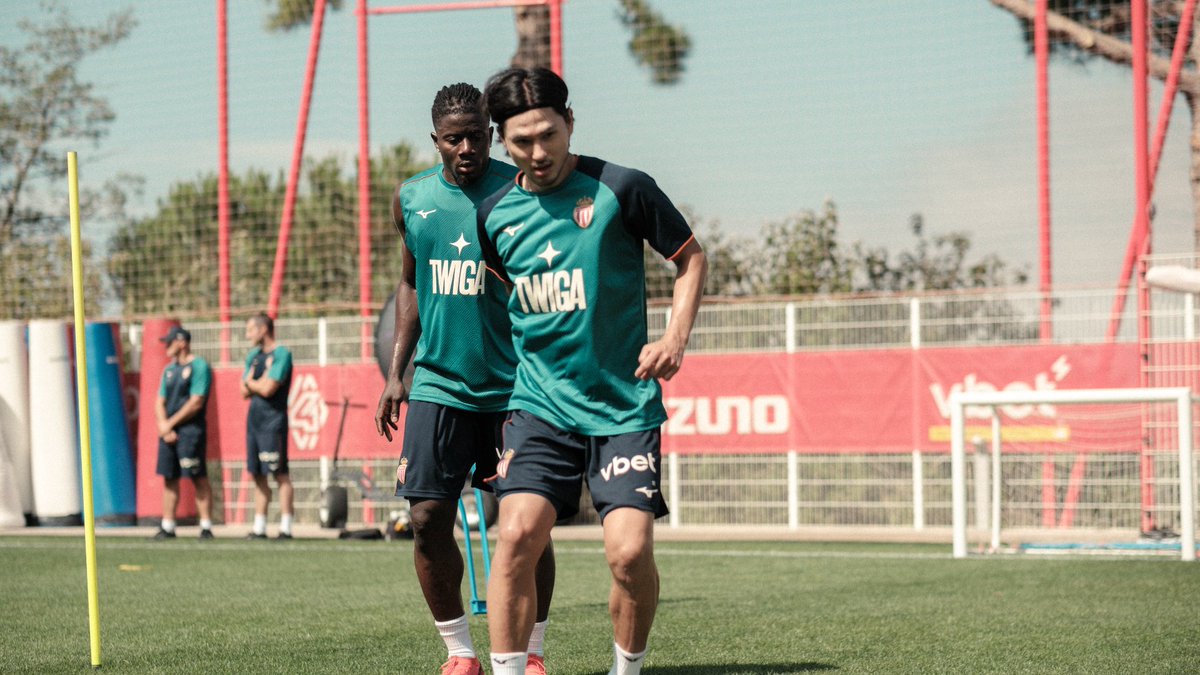 as_monaco_jp's tweet photo. ワールドカップから戻ったタキ、すでに練習に合流🇯🇵💪

新シーズンも期待しているよ❤️🤍 https://t.co/pBBSsmZhKe