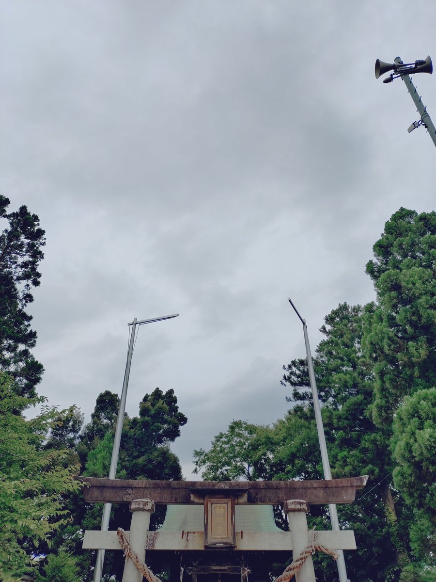 junat923's tweet photo. きょうはくもり☁

蒸し暑いですね！
空気がまとわりつきます😅

#イマソラ
#氏神さま https://t.co/7OKNeK7JwB