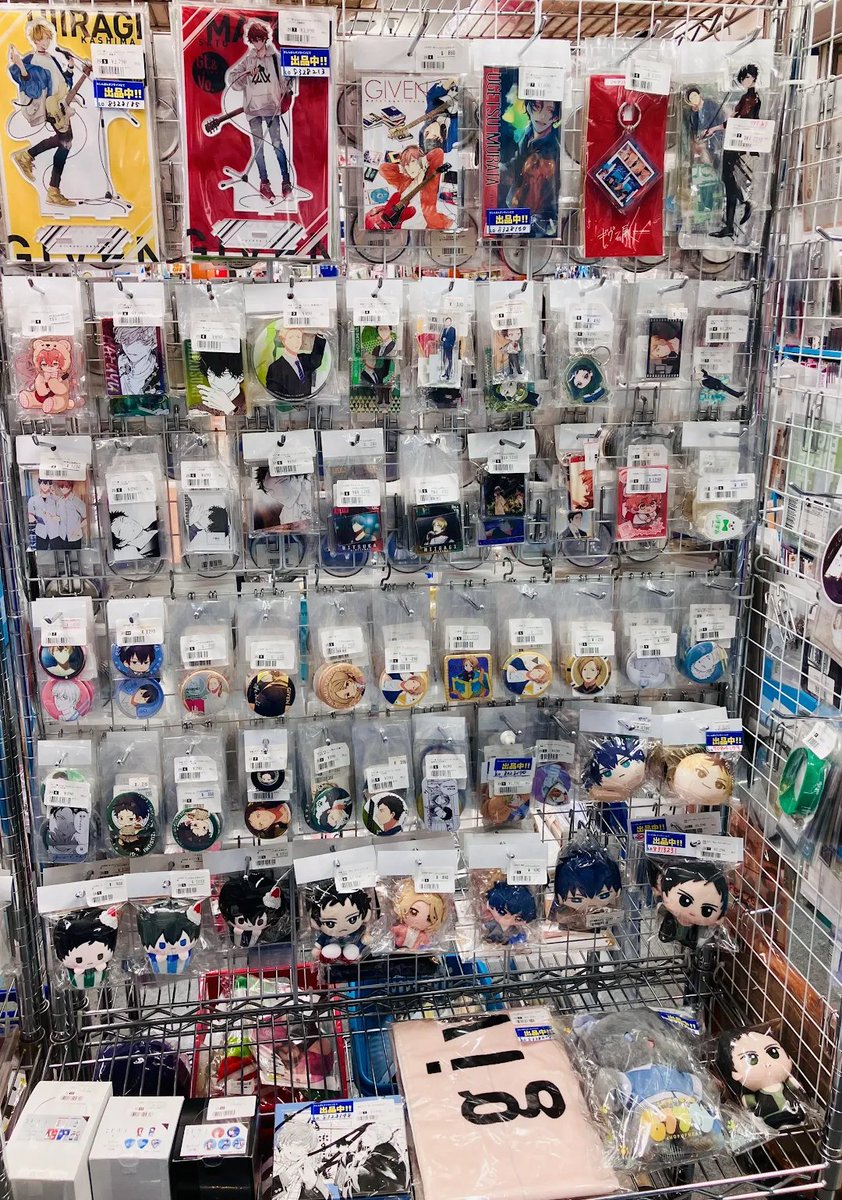 lashin_sendai's tweet photo. 【#らしんばん #仙台 店/コーナー情報】
#ギヴン 特設コーナーを展開中！！！！✨

アクリルスタンドやぬいぐるみ、
缶バッジなどなど美麗なグッズがたくさんです🎤🎸

ぜひ遊びに来てくださいね🌈 https://t.co/aoznNtvtpM