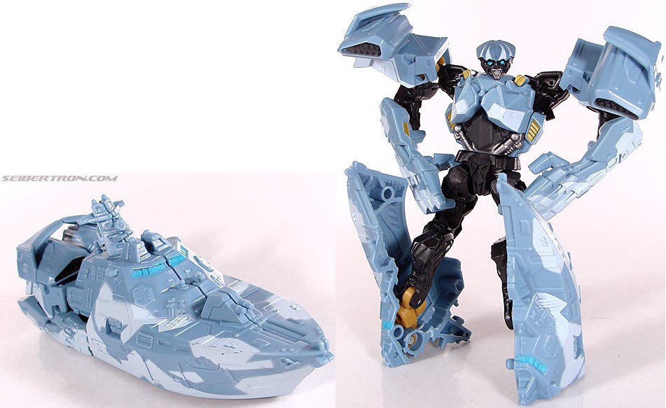 GalvStudios22's tweet photo. We seriously need more boat Transformers https://t.co/yFuCCaFeVW