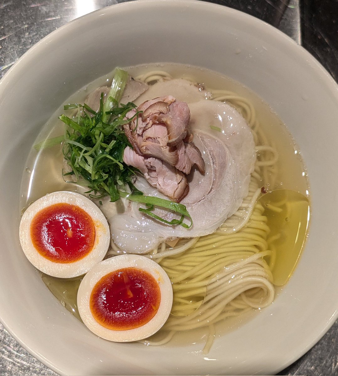 kirinji_daimon's tweet photo. おはようございます😊
麒麟児大門店です！
本日も11:00から営業しております🍜

さっぱりとお召し上がりいただける
塩そばはいかがですか？✨
特製や味玉トッピングもございます☺️

本日もご来店お待ちしております！ https://t.co/2RlCu8ziyu