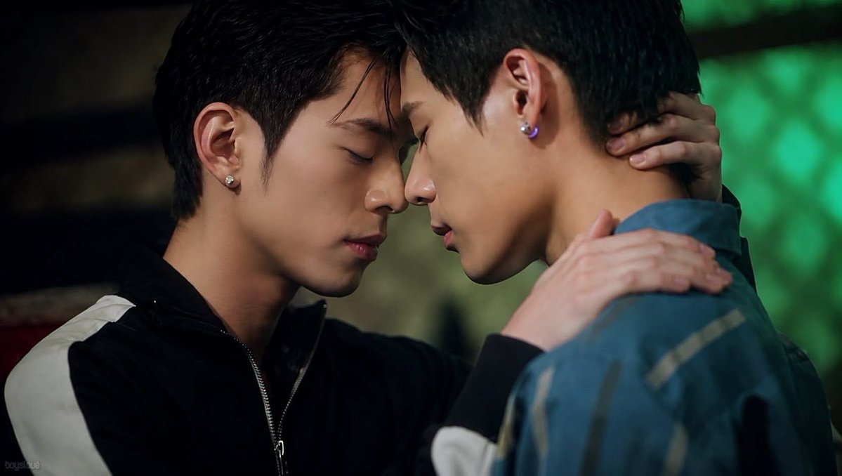 JOOSSBL's tweet photo. ¿Drama, romance o reality? 😱 #LoveAlgorithm llega para romper esquemas.

El nuevo BL malayo protagonizado por Jack Go y Zhen Ning aterriza en WeTV este 15 de julio. ¡Prepárense para una historia donde lo falso se vuelve real! 🍿✨

#LoveAlgorithm #JackGo #ZhenNing #BLMalaysia #BoysLove #WeTV #EstrenoBL #JOOSSBL #BLSeries #BoysLoveSeries #NewBL