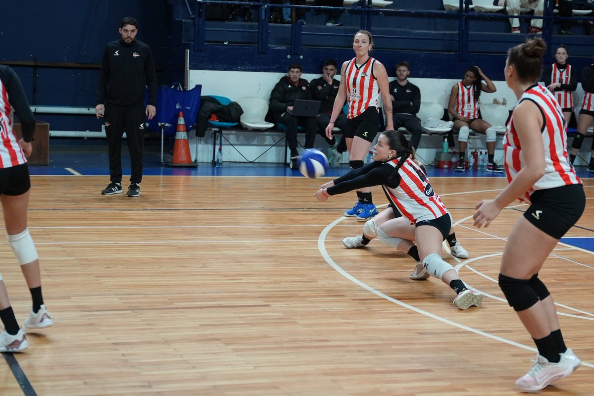 EdelpVoley's tweet photo. 🇦🇹🏐 Derrota contra Gimnasia y cierre de participación en la Copa Alcides Márquez 

Gimnasia 3 - Estudiantes 0
25-22, 25-14, 25-21

🔜 Torneo Oficial desde el 13/8

#VamosPincha https://t.co/tmCyrwrbd5